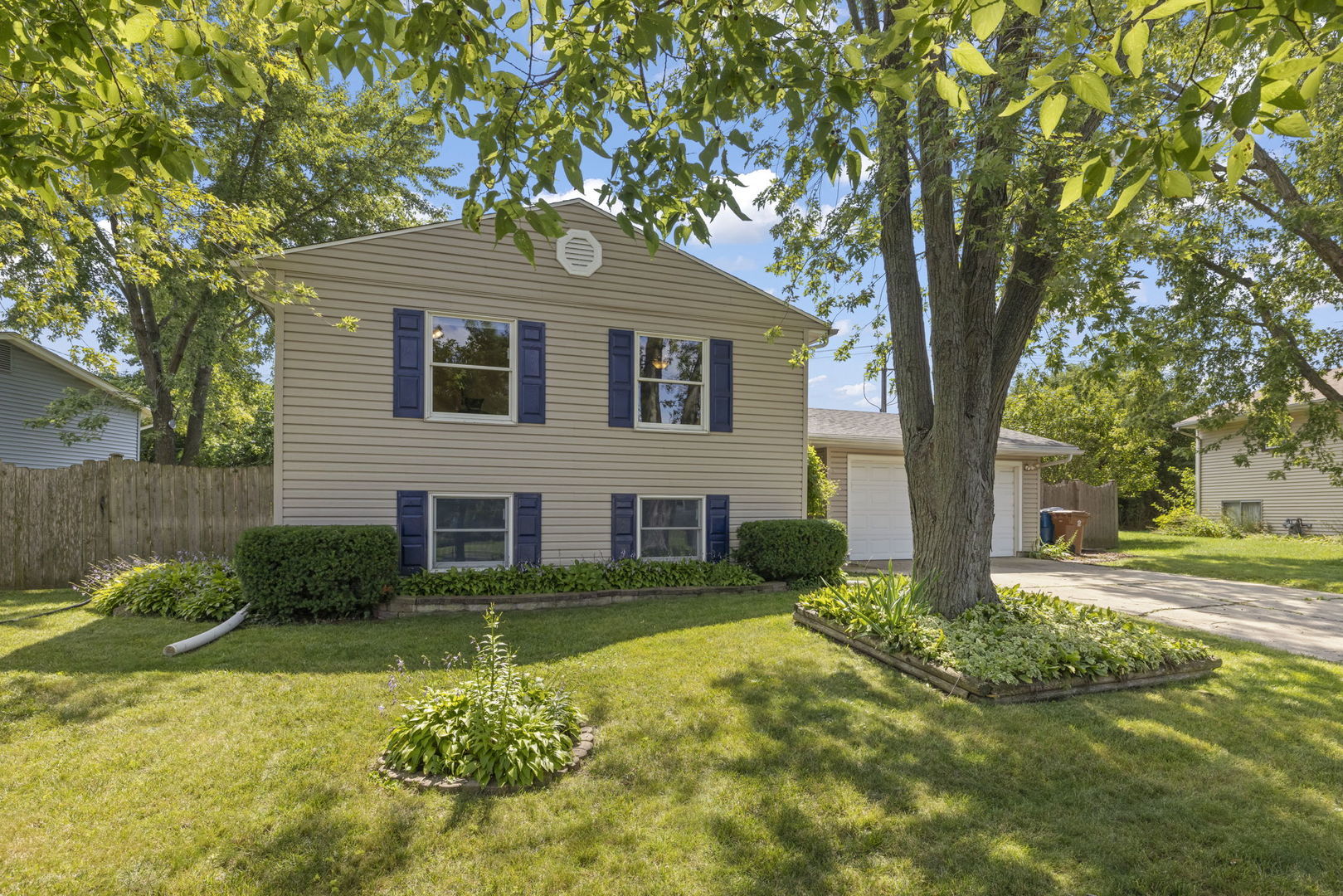 219 E Lincoln Avenue, Glendale Heights, IL 60139