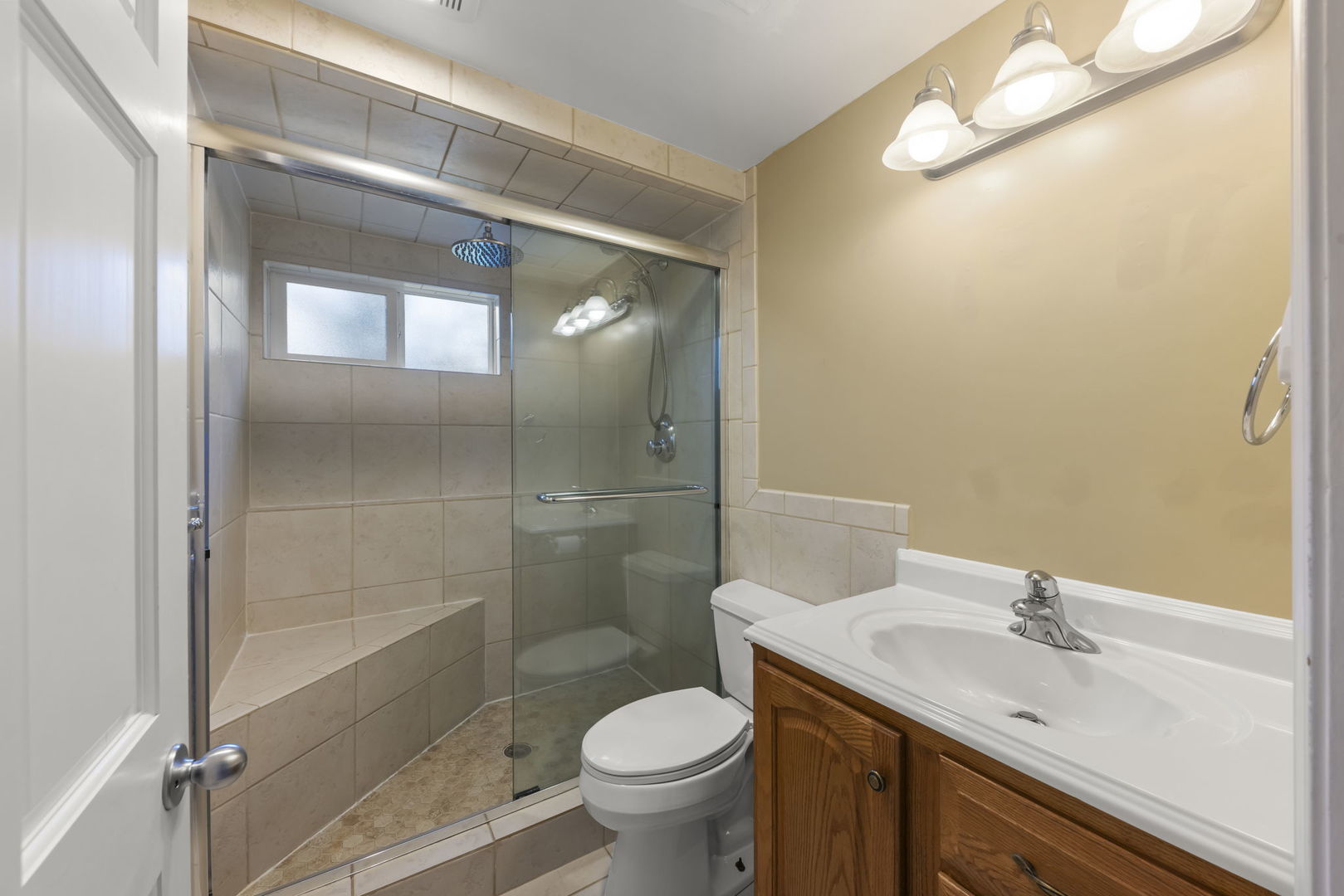 219 E Lincoln Avenue, Glendale Heights, IL 60139