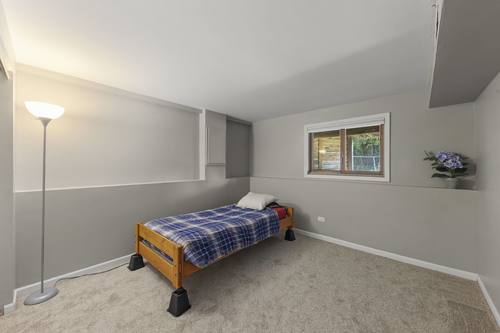 219 E Lincoln Avenue, Glendale Heights, IL 60139