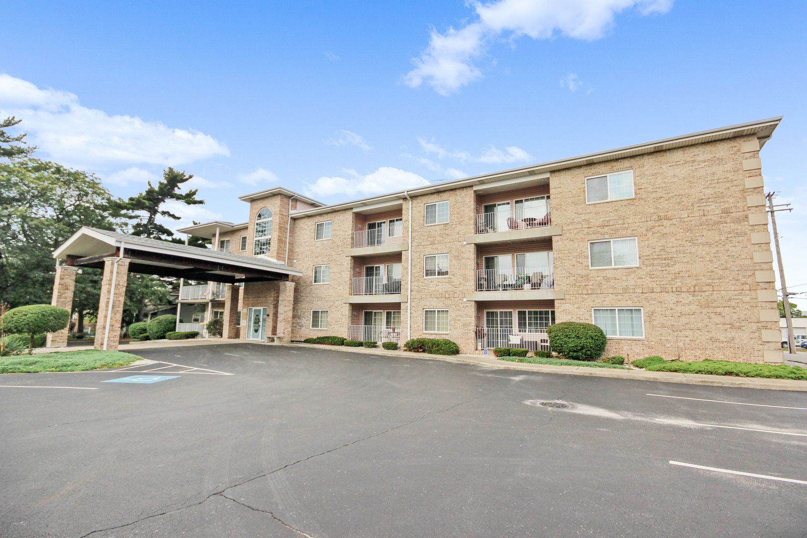 18215 Wentworth Avenue #3B, Lansing, IL 60438
