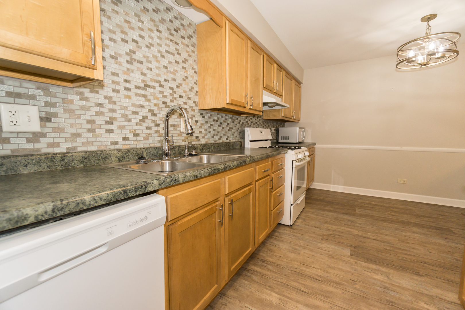 239 Mill Road #112A, Addison, IL 60101
