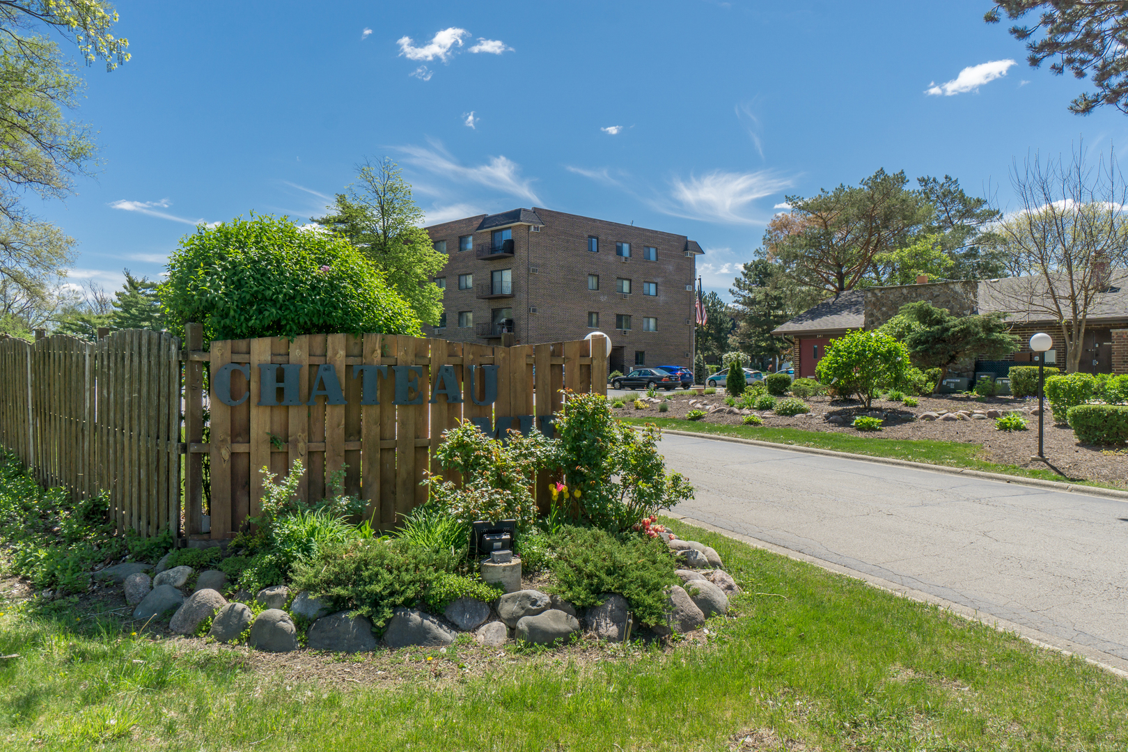 239 Mill Road #112A, Addison, IL 60101