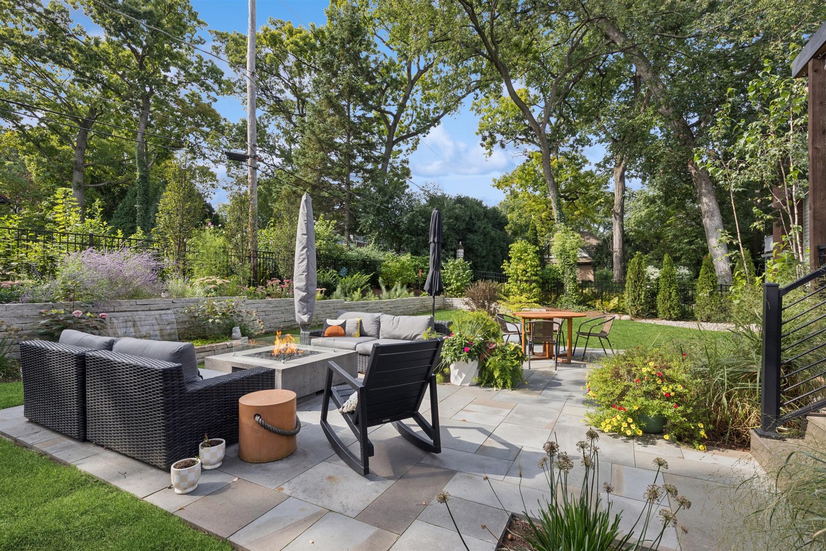 855 Crescent Boulevard, Glen Ellyn, IL 60137