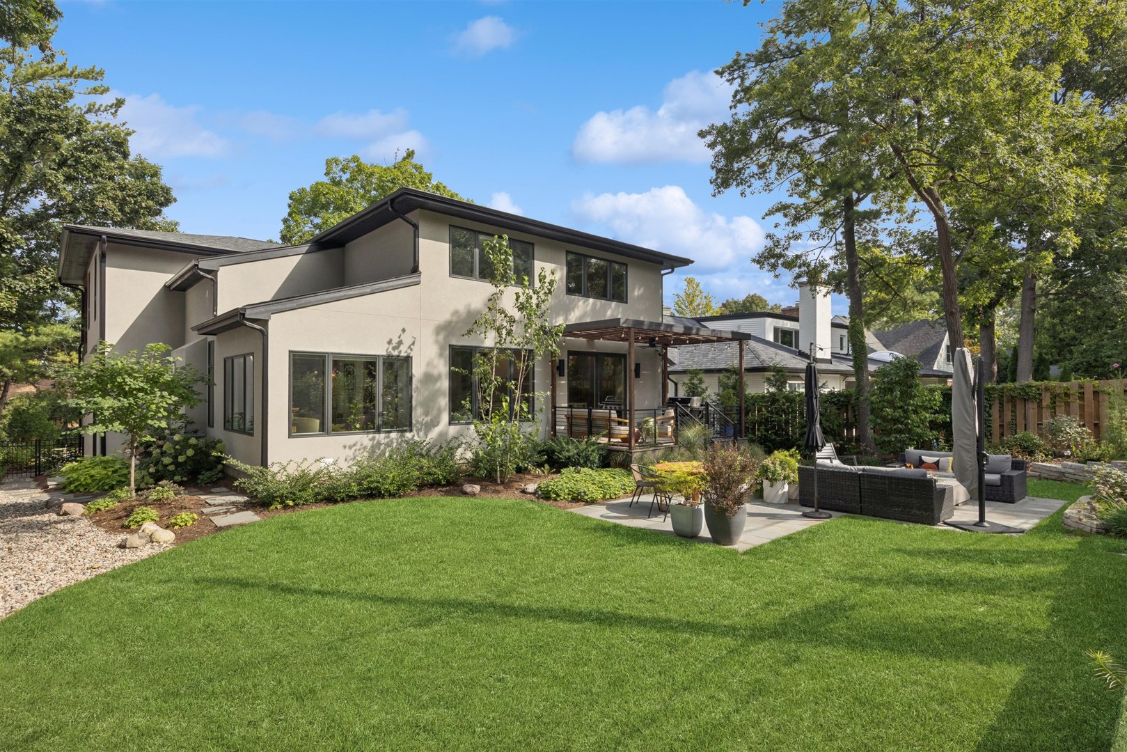 855 Crescent Boulevard, Glen Ellyn, IL 60137