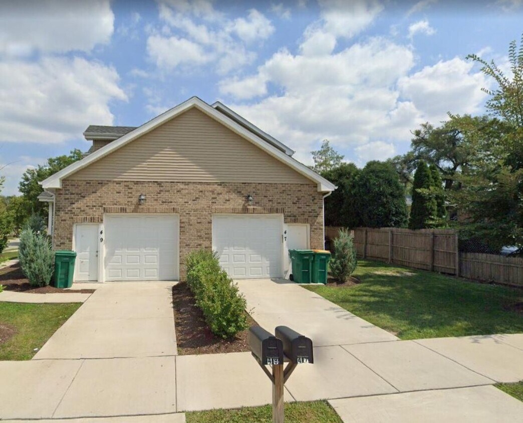 49 E 55th Street, Westmont, IL 60559