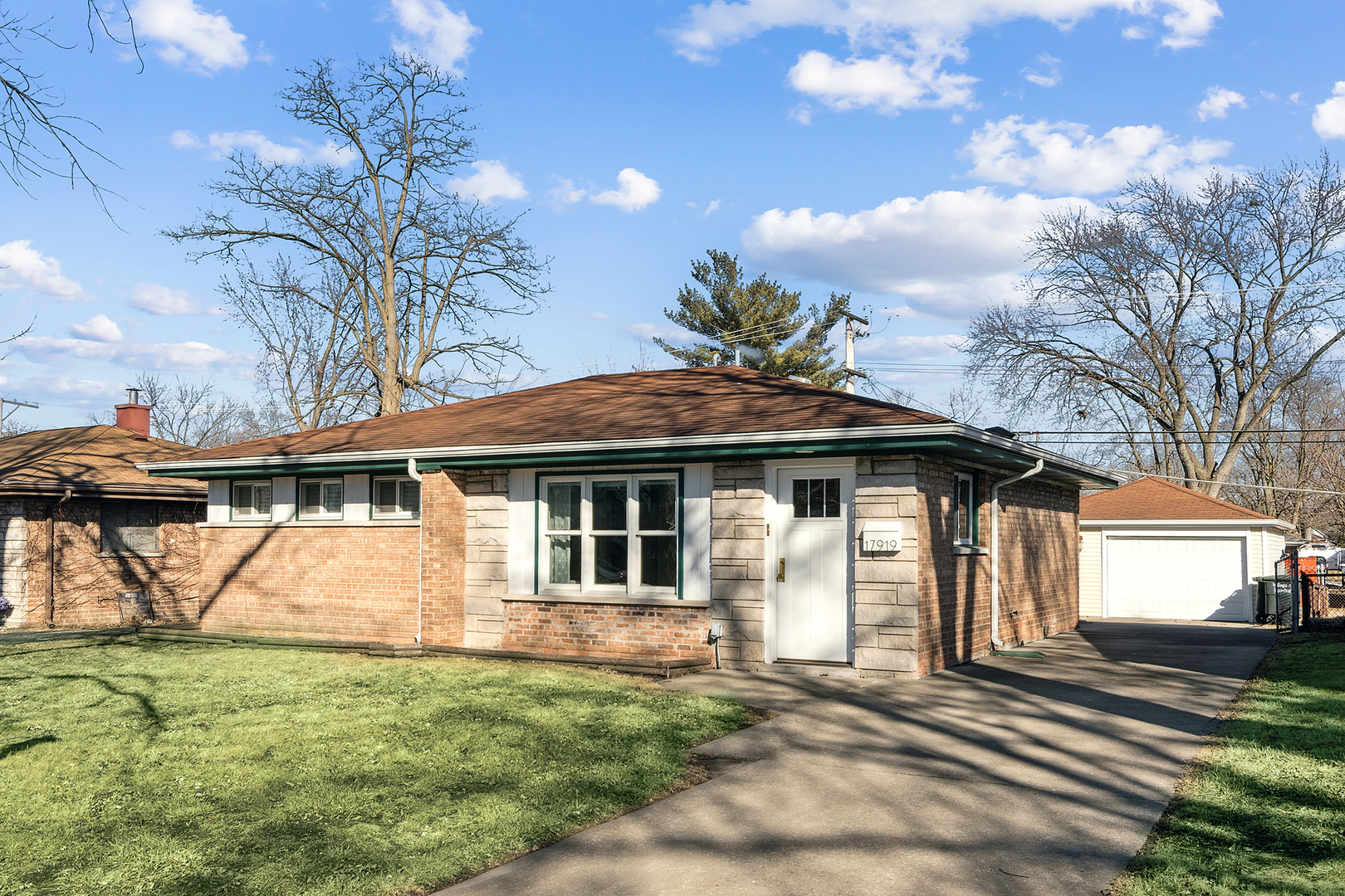 17919 School Street, Lansing, IL 60438