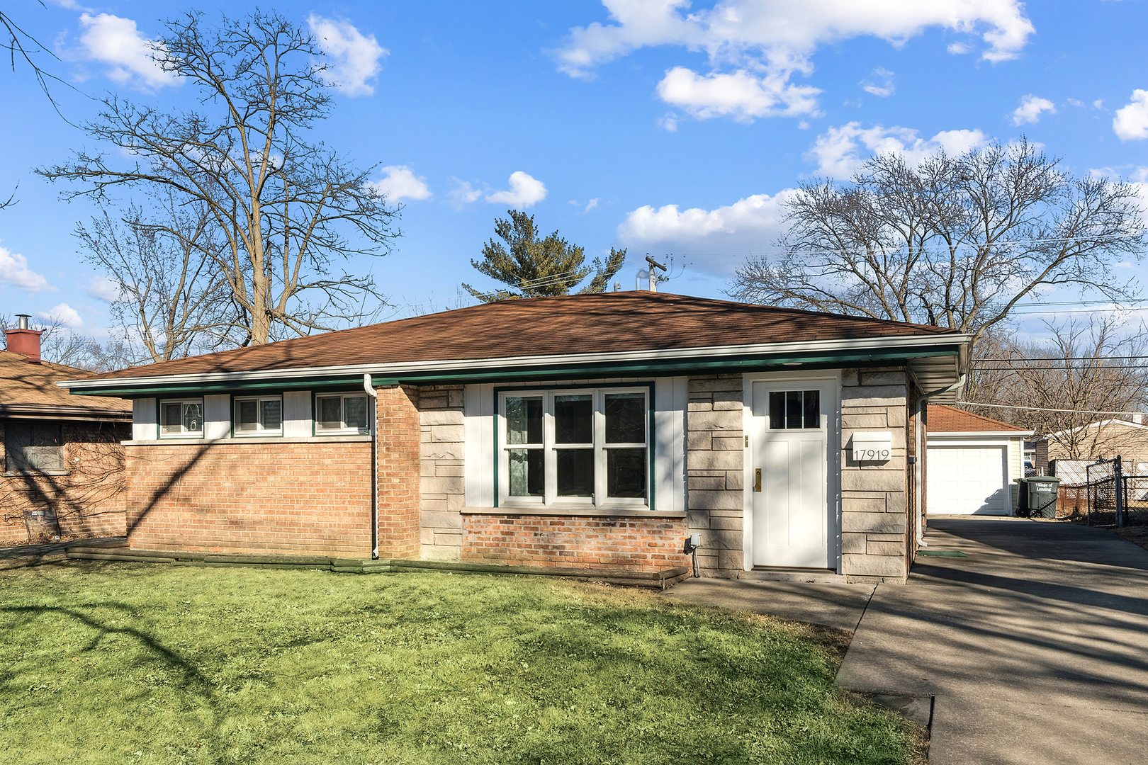 17919 School Street, Lansing, IL 60438