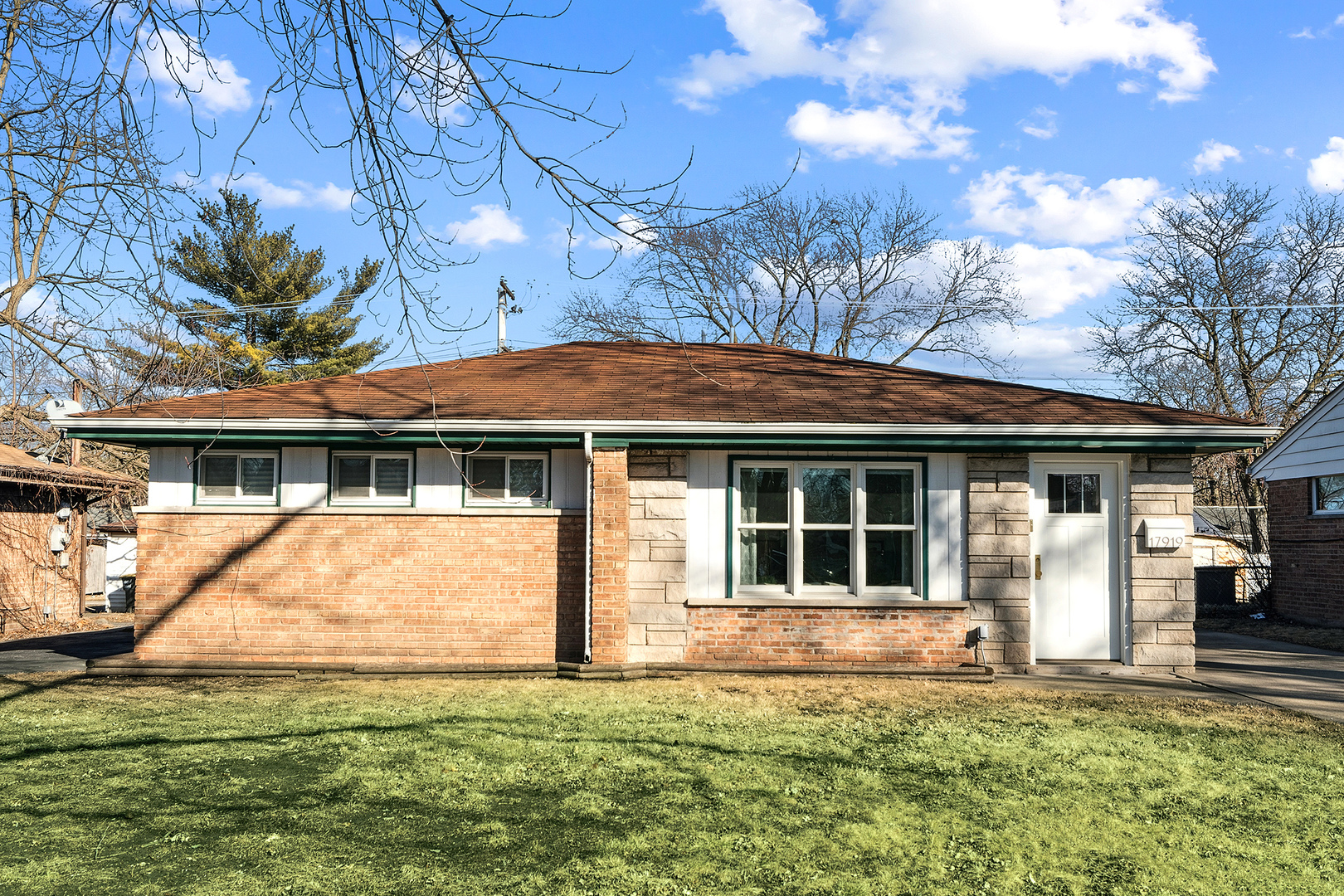 17919 School Street, Lansing, IL 60438
