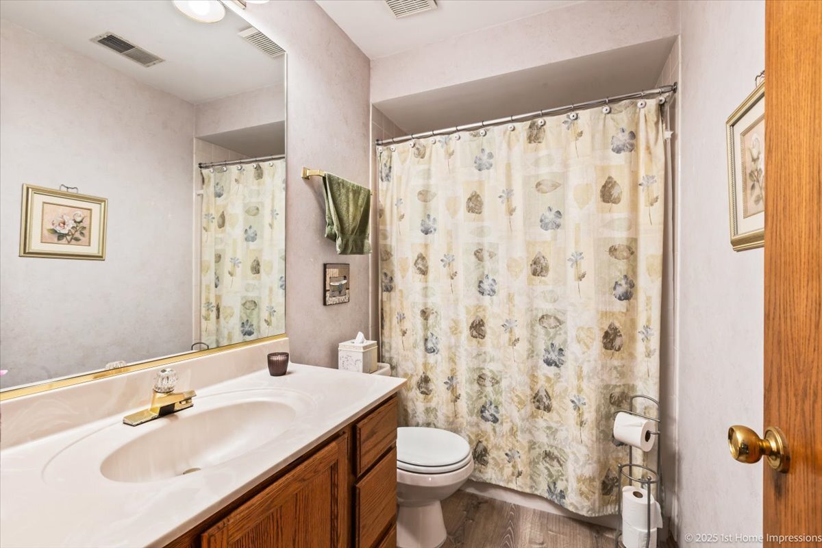 15007 Moorings Lane, Oak Forest, IL 60452