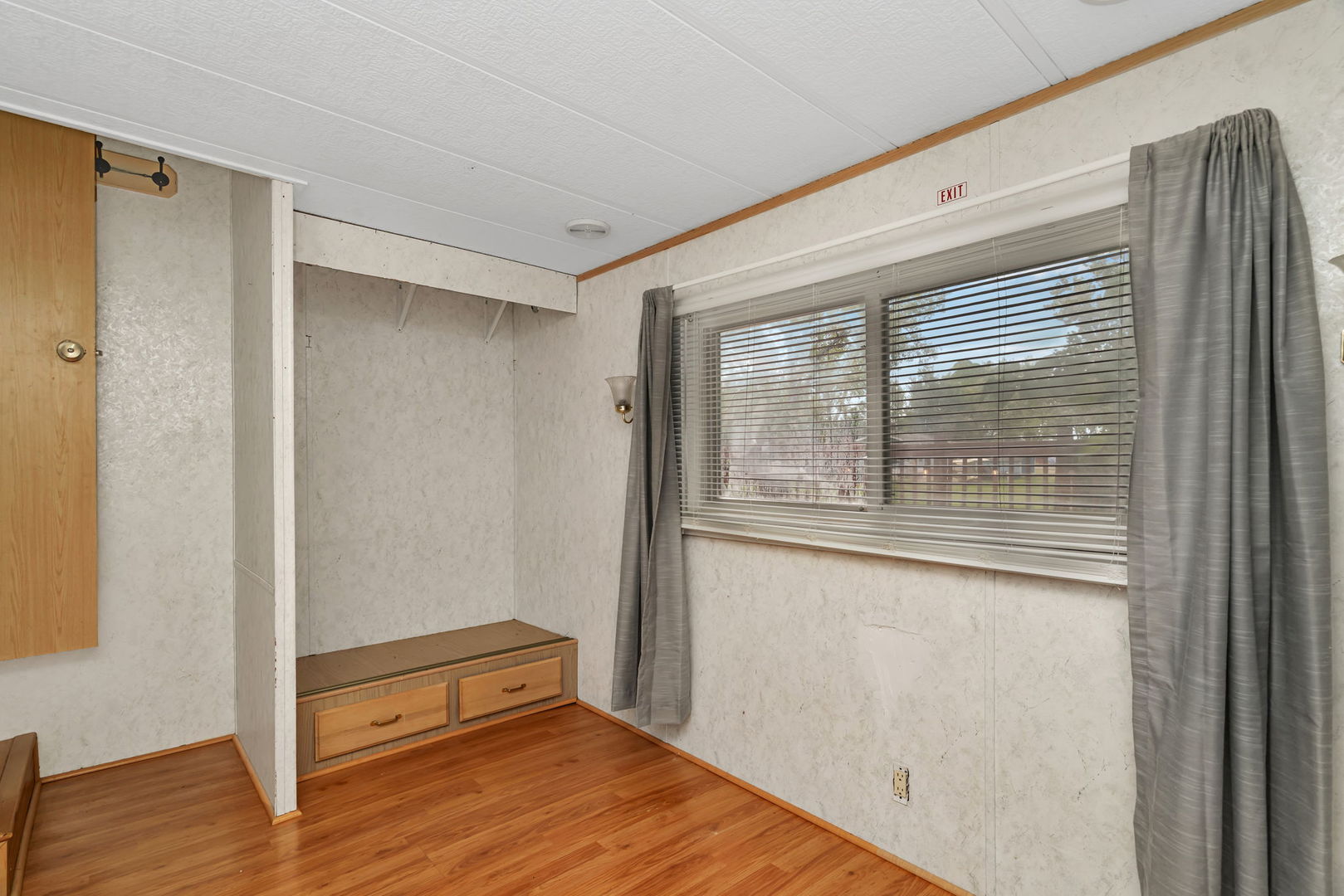 82 Dinosaur Road, Wilmington, IL 60481