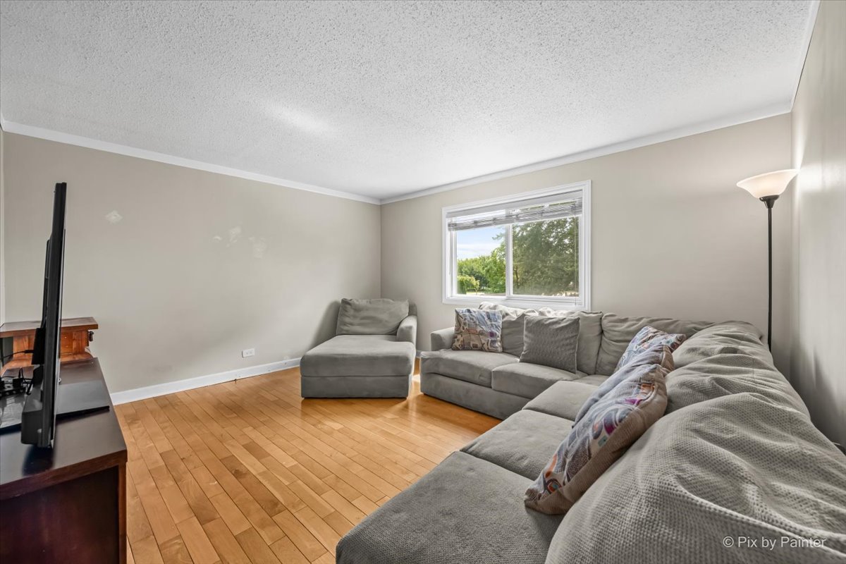 1805 Deforest Lane, Hanover Park, IL 60133