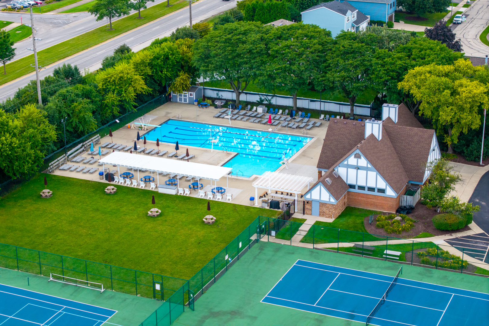 1012 Williamsburg Drive, Naperville, IL 60540