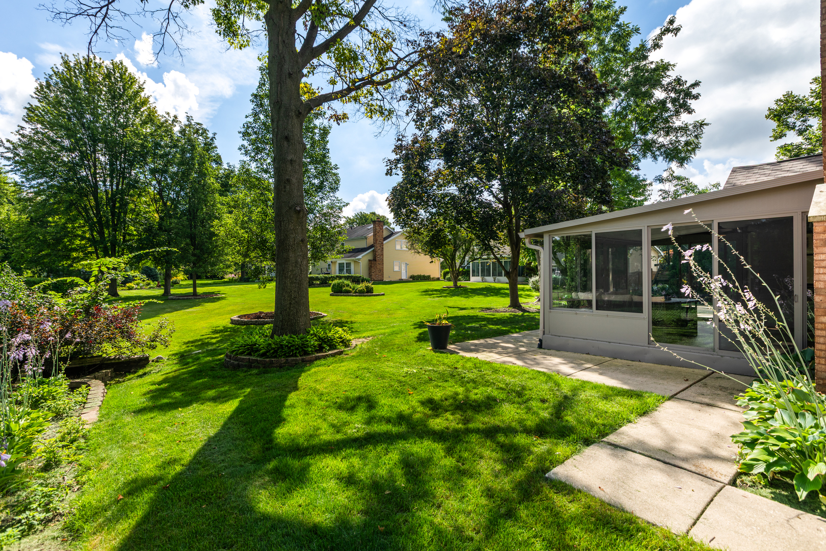 1012 Williamsburg Drive, Naperville, IL 60540