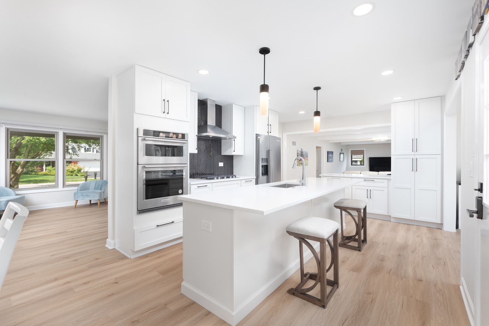 1012 Williamsburg Drive, Naperville, IL 60540