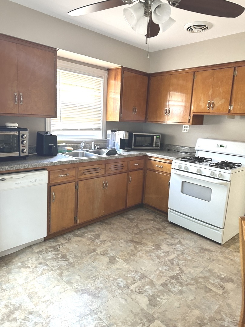 6500 N Northwest Highway, Chicago, IL 60631