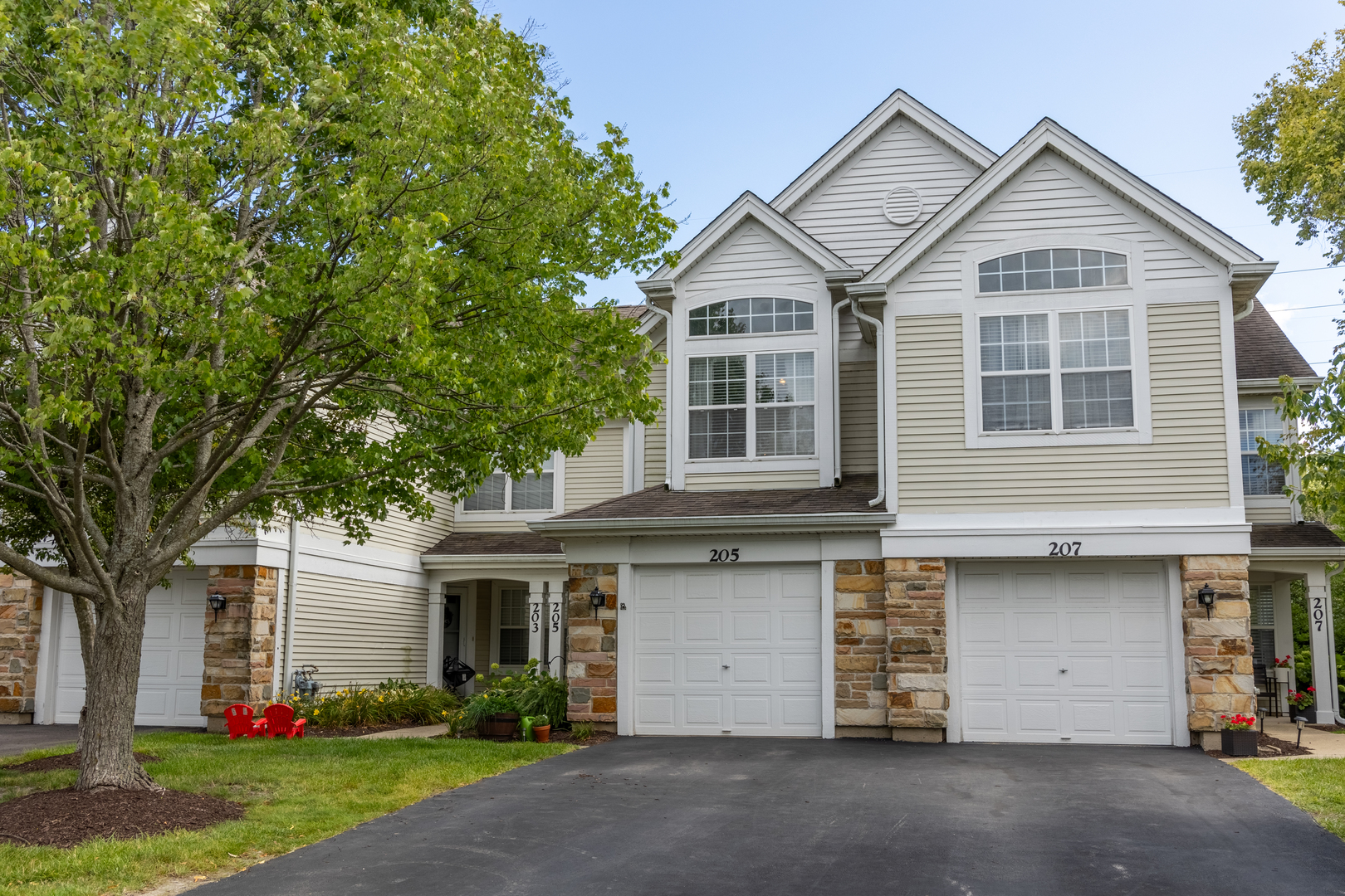 205 Concord Lane, Carol Stream, IL 60188
