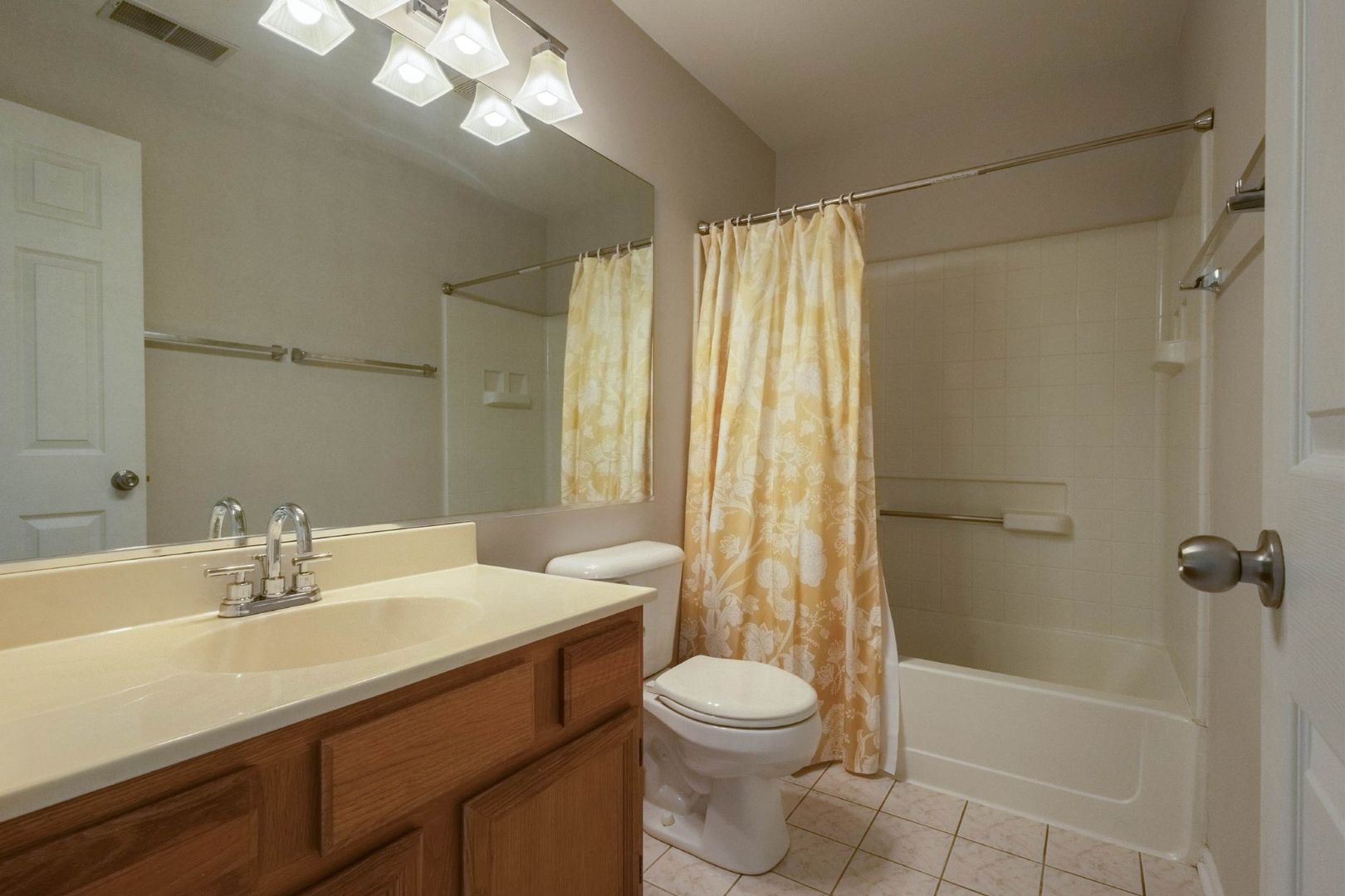 205 Concord Lane, Carol Stream, IL 60188