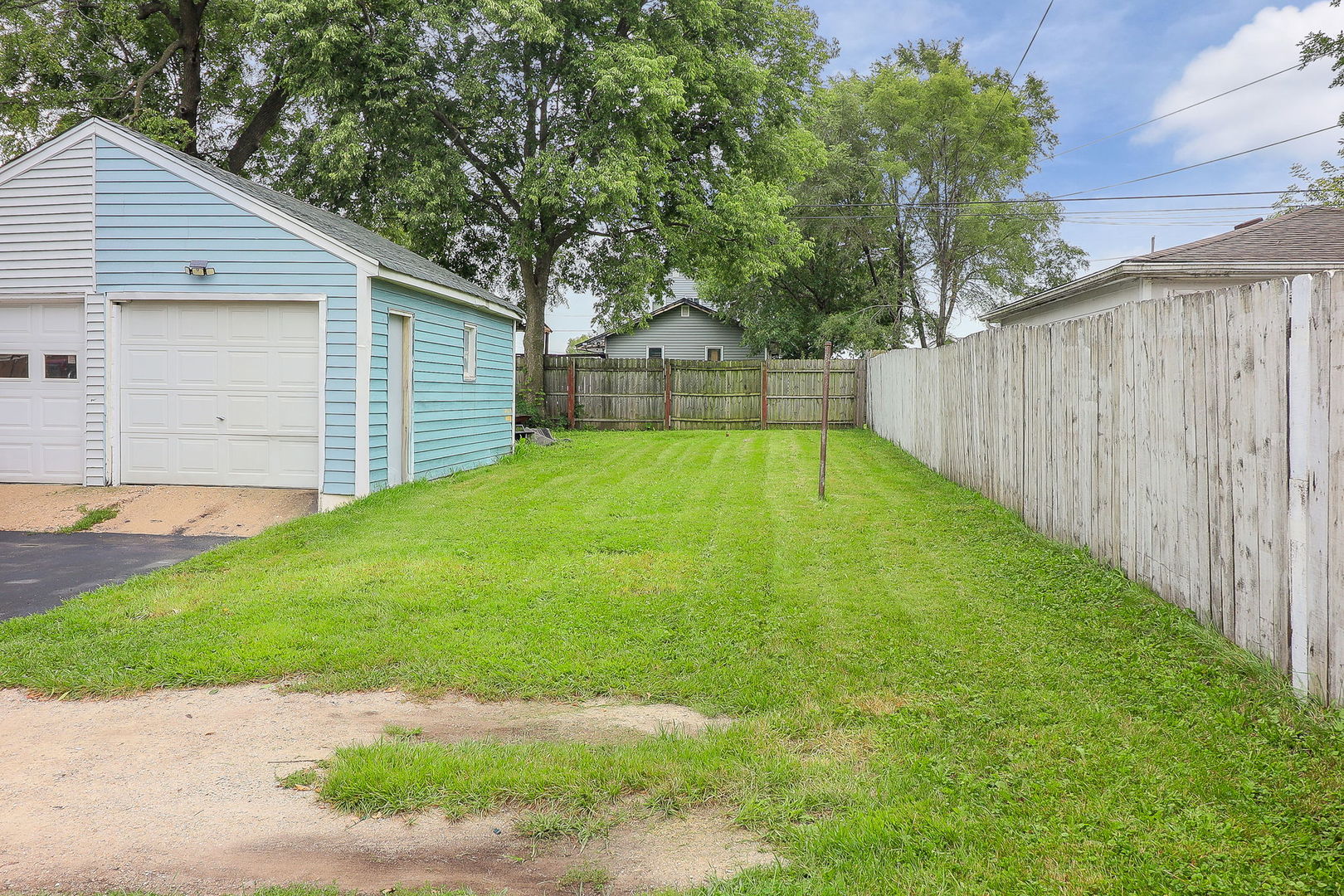 528 WOODLAWN Avenue, Aurora, IL 60506