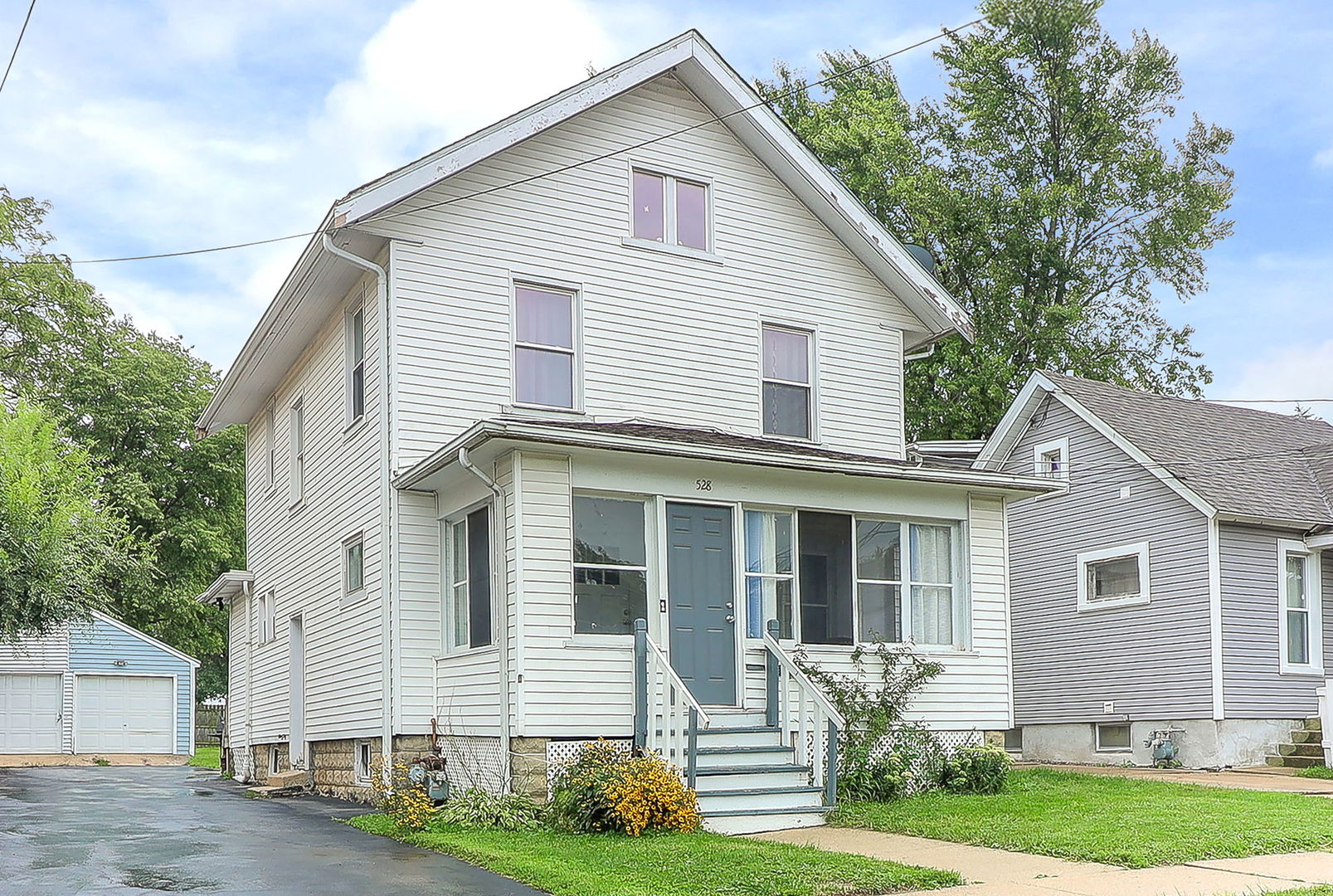 528 WOODLAWN Avenue, Aurora, IL 60506