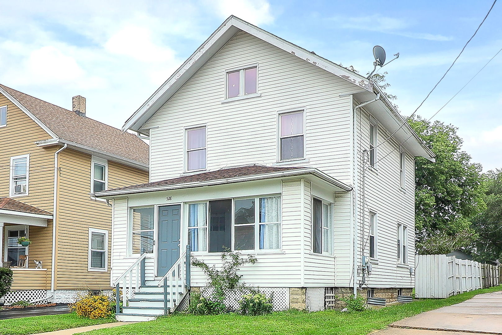 528 WOODLAWN Avenue, Aurora, IL 60506