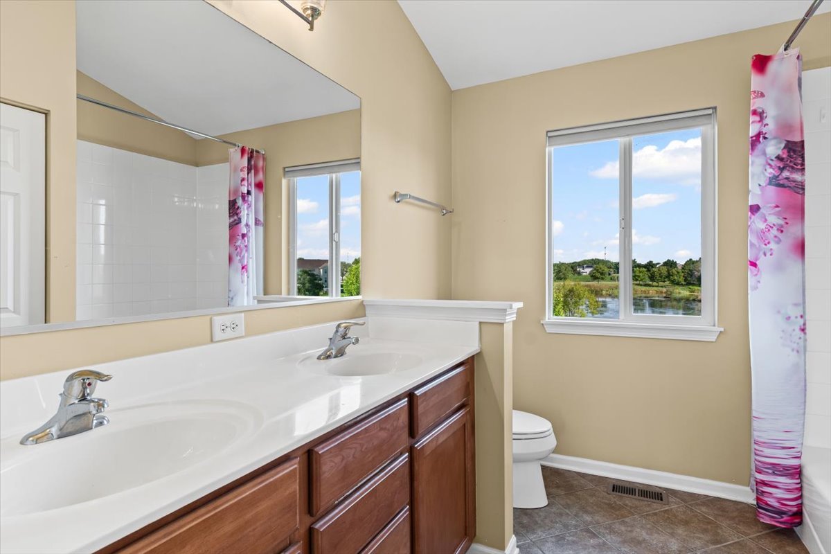 2441 Alan Dale Lane, Yorkville, IL 60560
