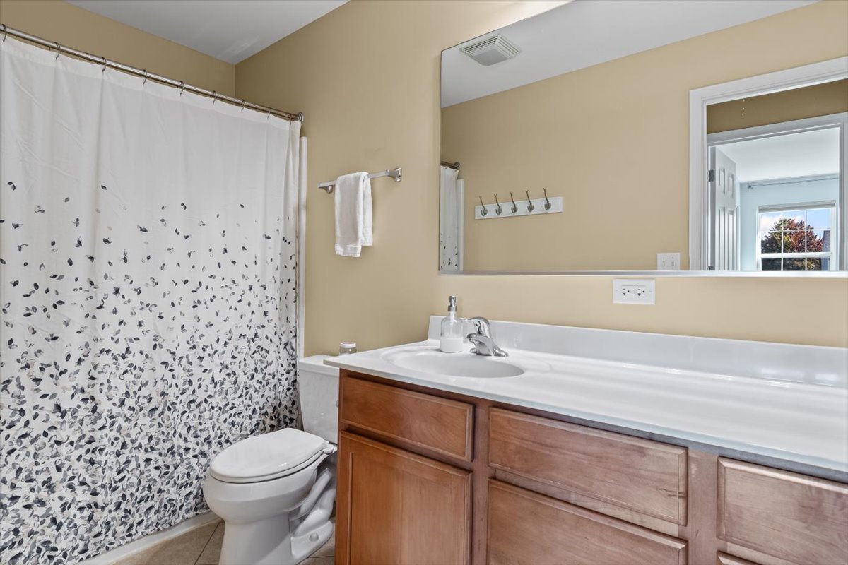 2441 Alan Dale Lane, Yorkville, IL 60560