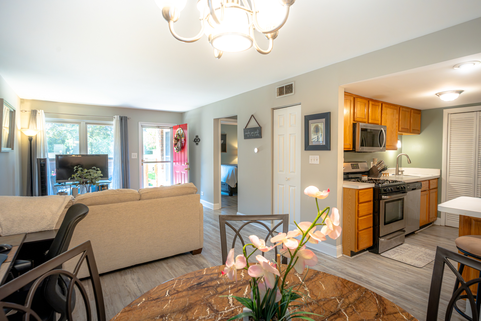 1940 Kenilworth Circle #D, Hoffman Estates, IL 60169