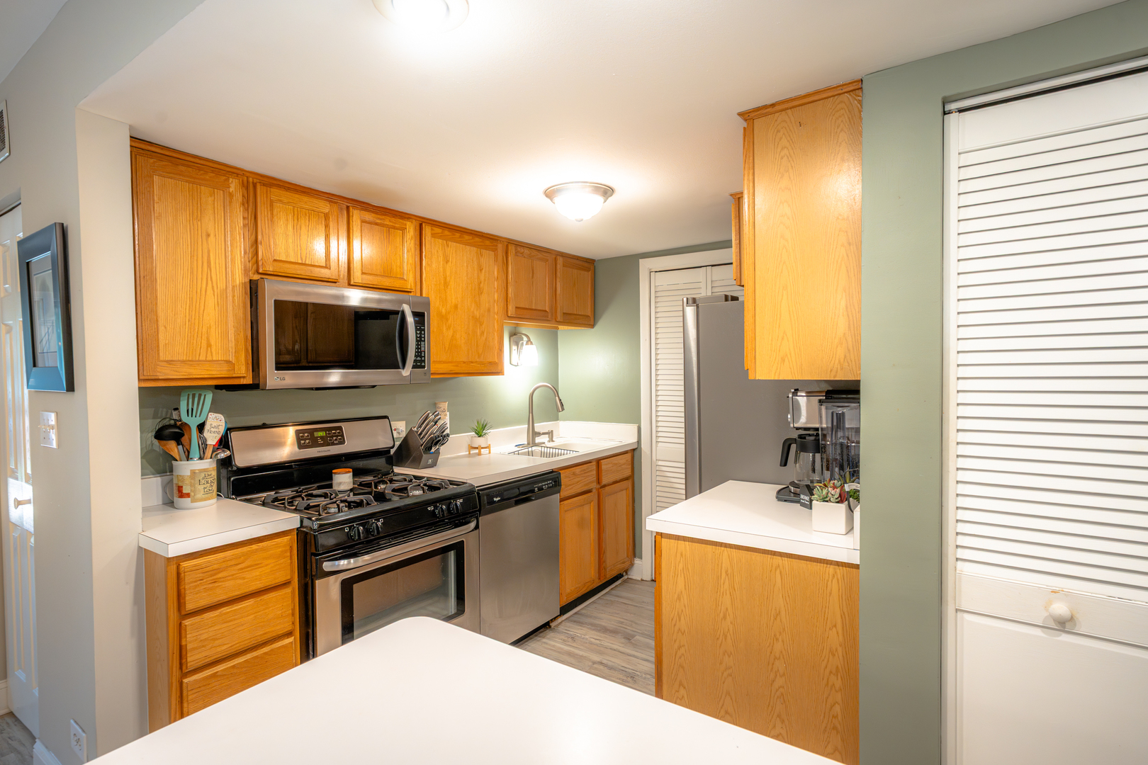 1940 Kenilworth Circle #D, Hoffman Estates, IL 60169
