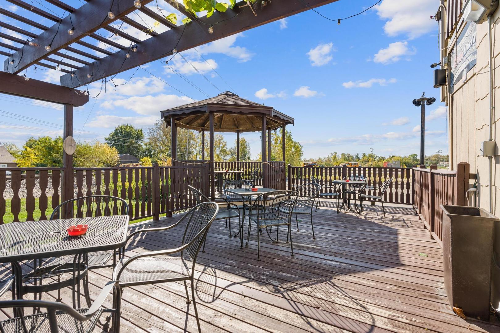 211 W Grass Lake Road, Lake Villa, IL 60046