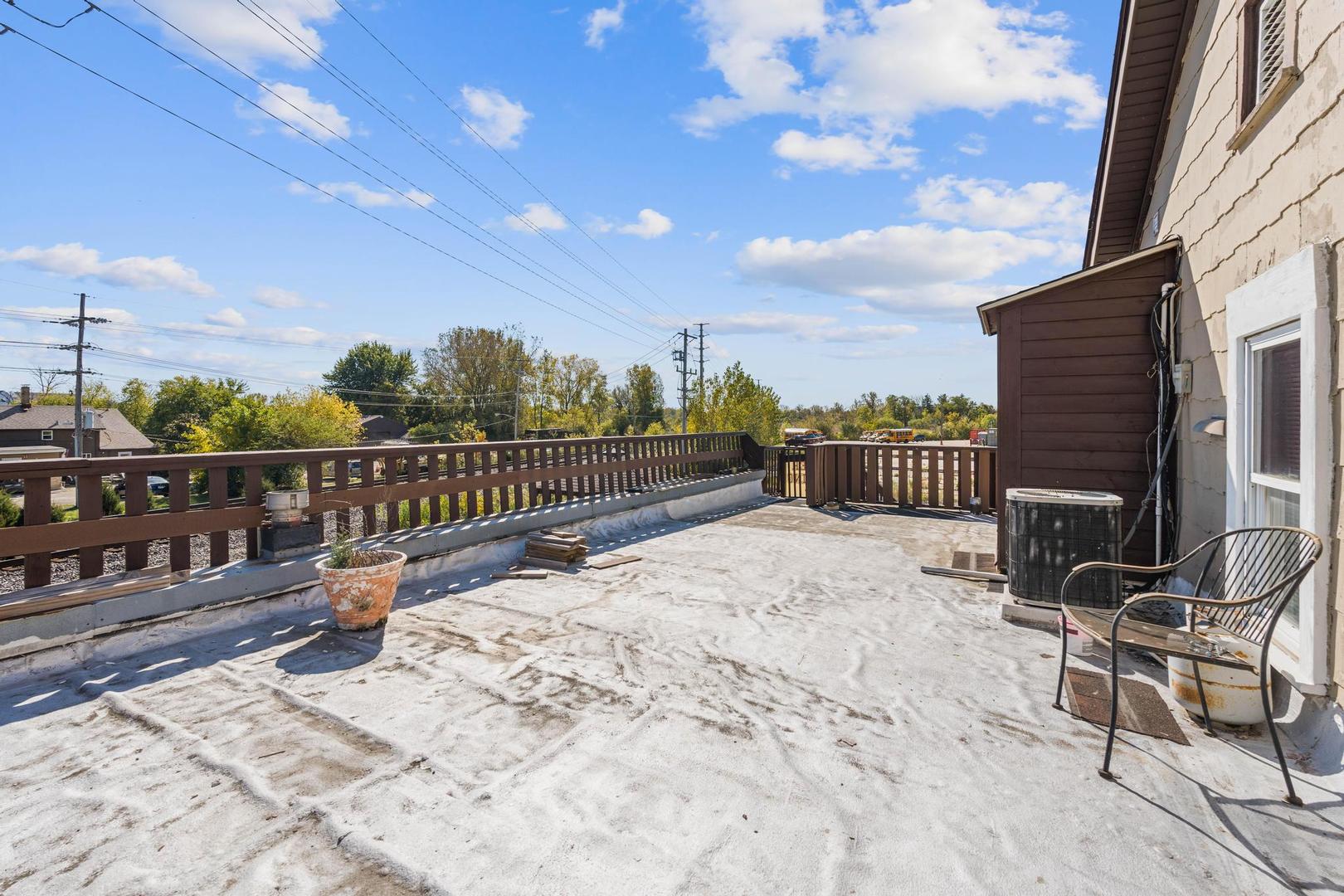 211 W Grass Lake Road, Lake Villa, IL 60046