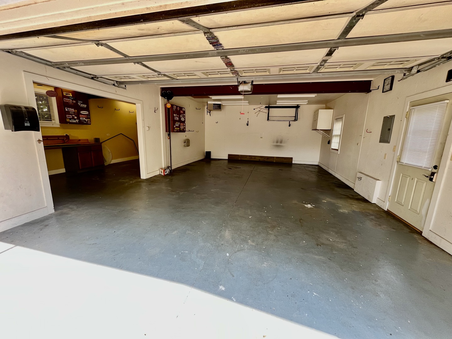 241 W Van Buren Avenue, Naperville, IL 60540