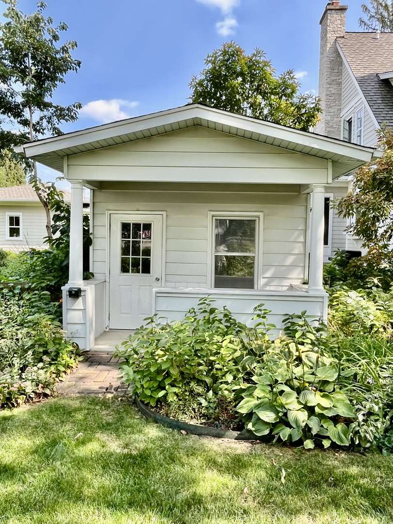 241 W Van Buren Avenue, Naperville, IL 60540