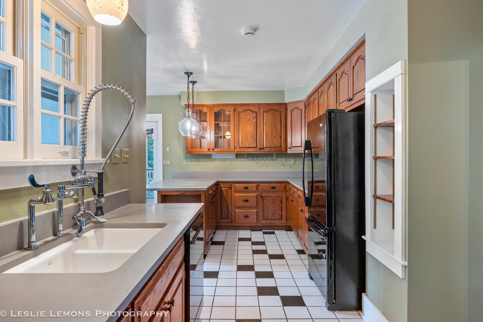 241 W Van Buren Avenue, Naperville, IL 60540