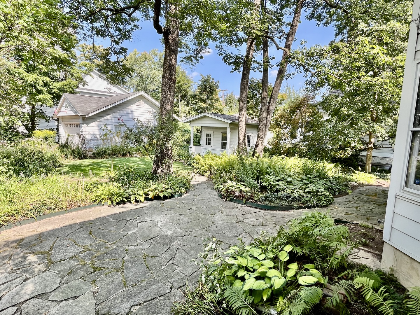 241 W Van Buren Avenue, Naperville, IL 60540