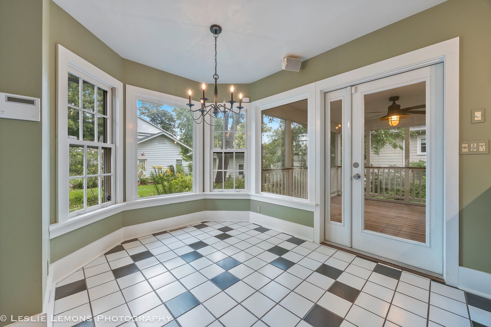 241 W Van Buren Avenue, Naperville, IL 60540