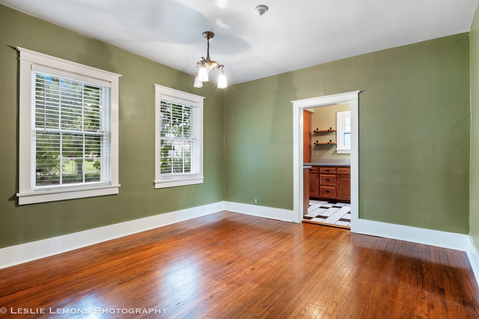 241 W Van Buren Avenue, Naperville, IL 60540