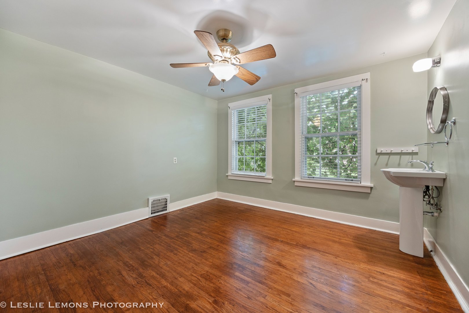 241 W Van Buren Avenue, Naperville, IL 60540