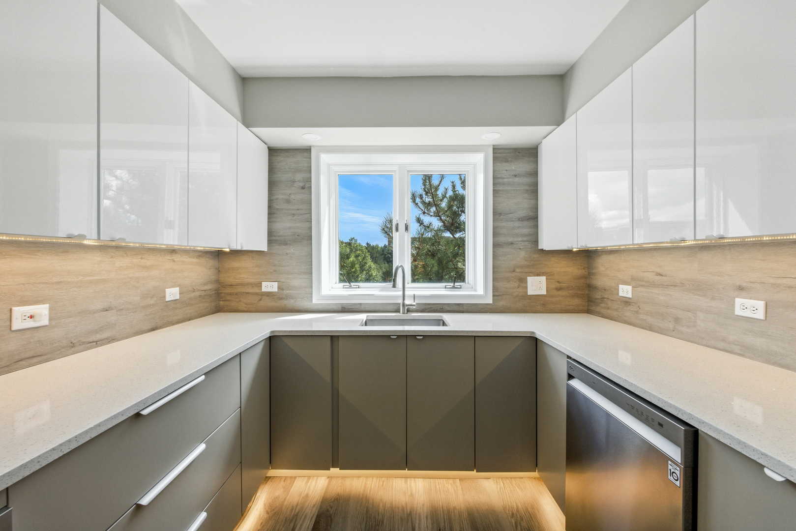 6430 W Berteau Avenue #302, Chicago, IL 60634