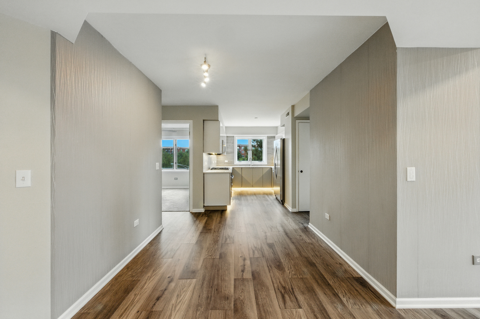 6430 W Berteau Avenue #302, Chicago, IL 60634