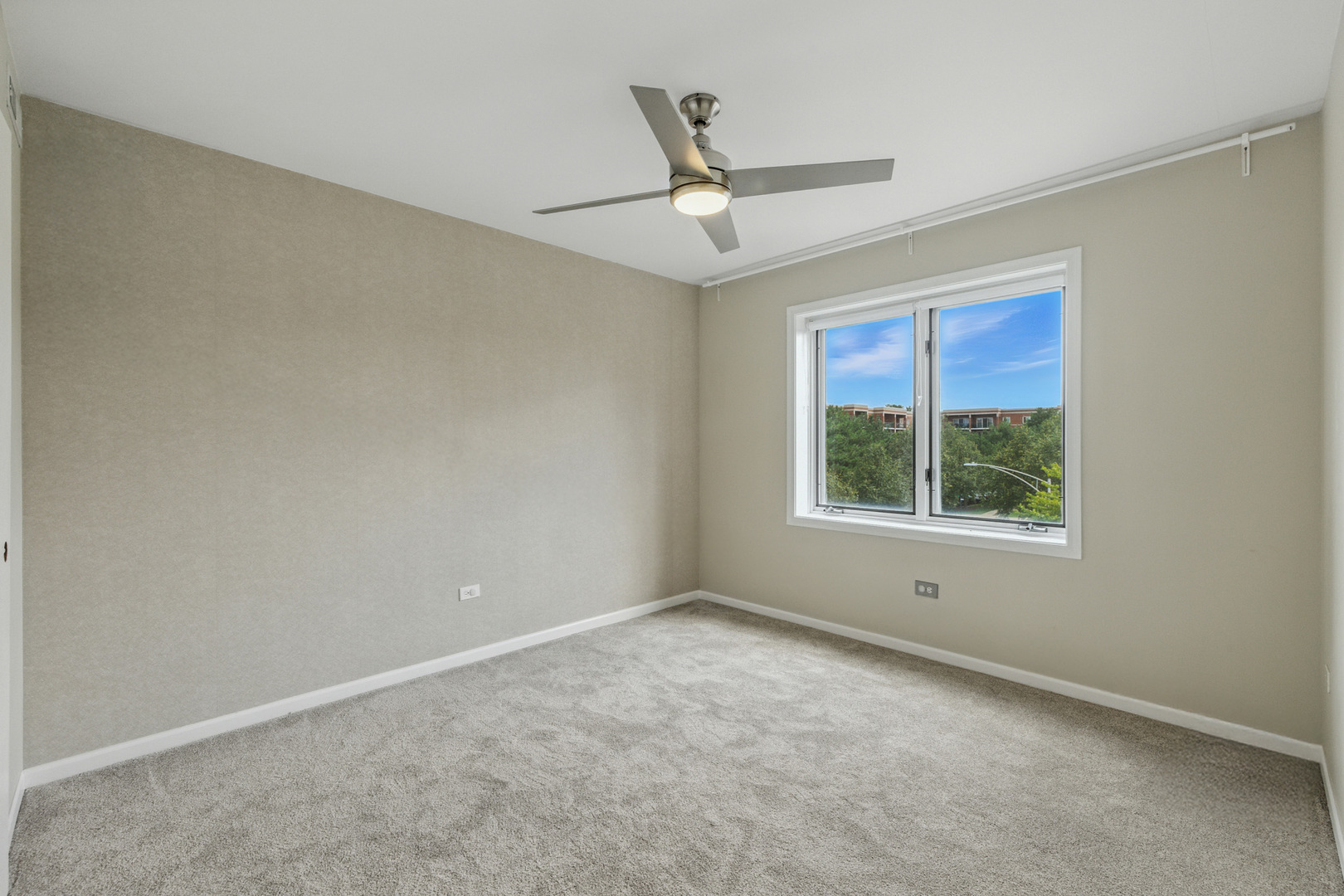 6430 W Berteau Avenue #302, Chicago, IL 60634