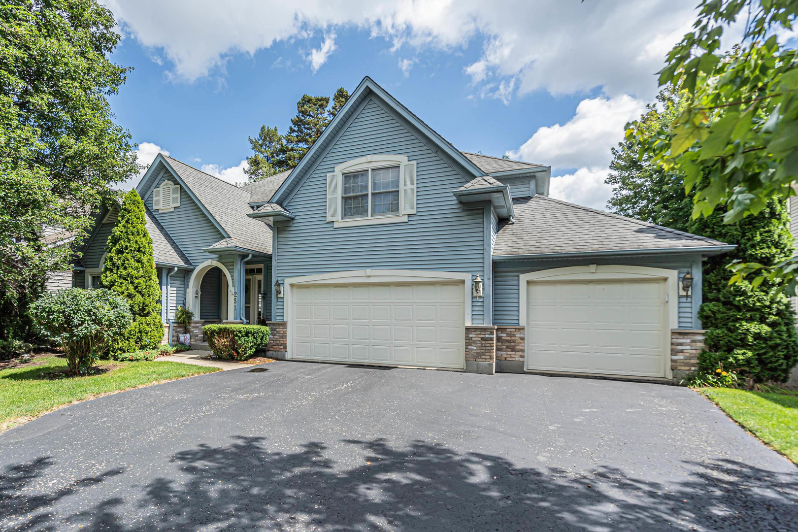 251 Cimarron Road, Lombard, IL 60148