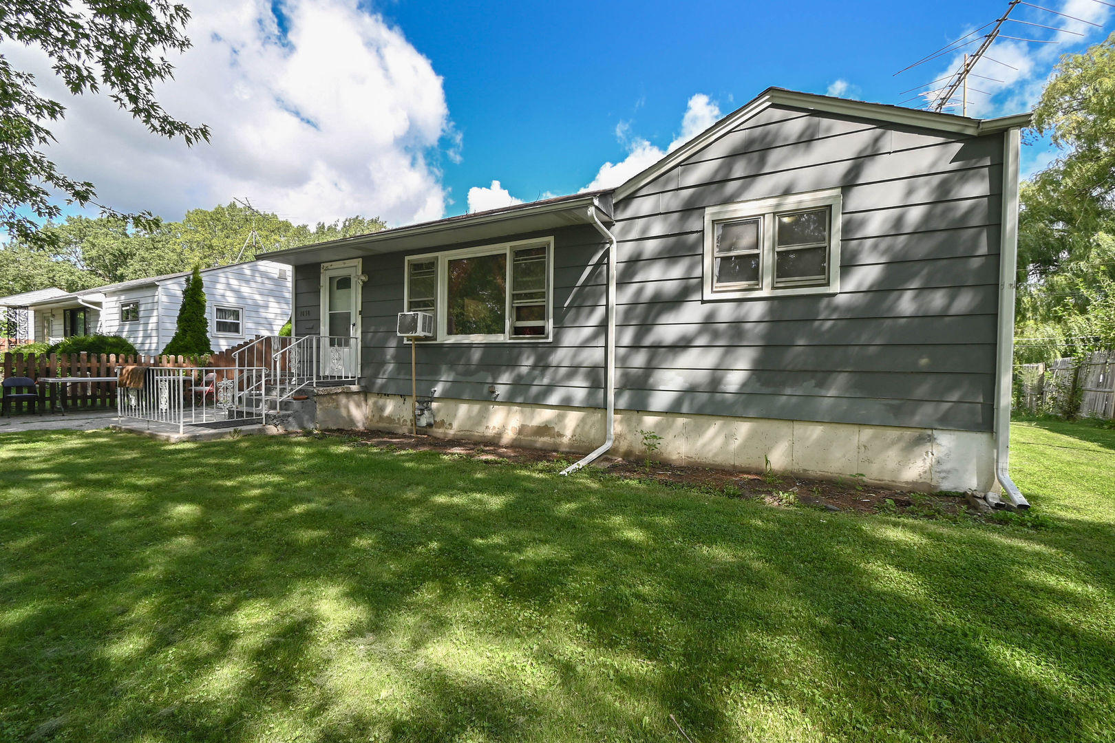 1636 Rice Street, Waukegan, IL 60087