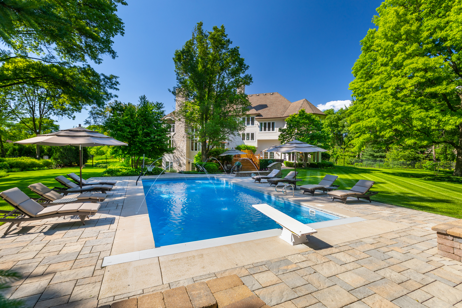 1091 Johnson Drive, Naperville, IL 60540