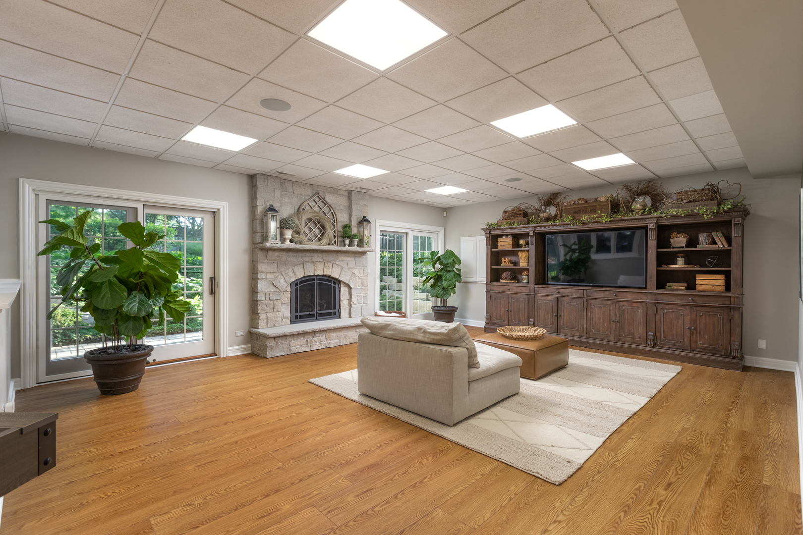 1091 Johnson Drive, Naperville, IL 60540