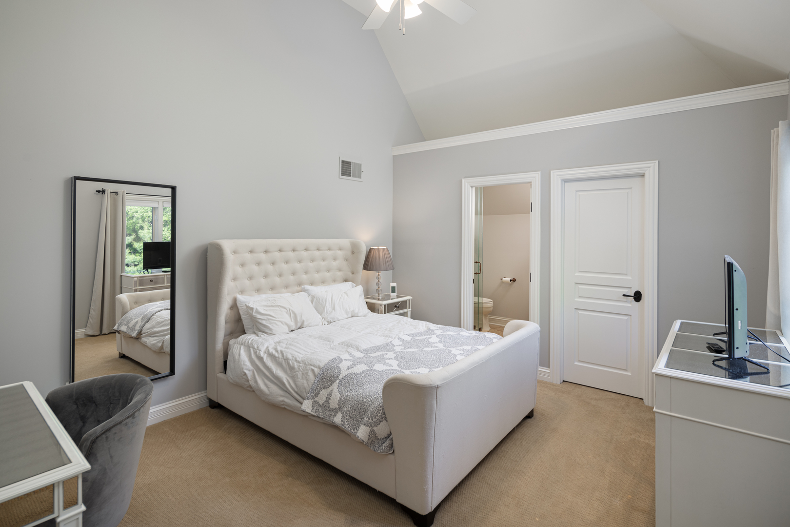1091 Johnson Drive, Naperville, IL 60540