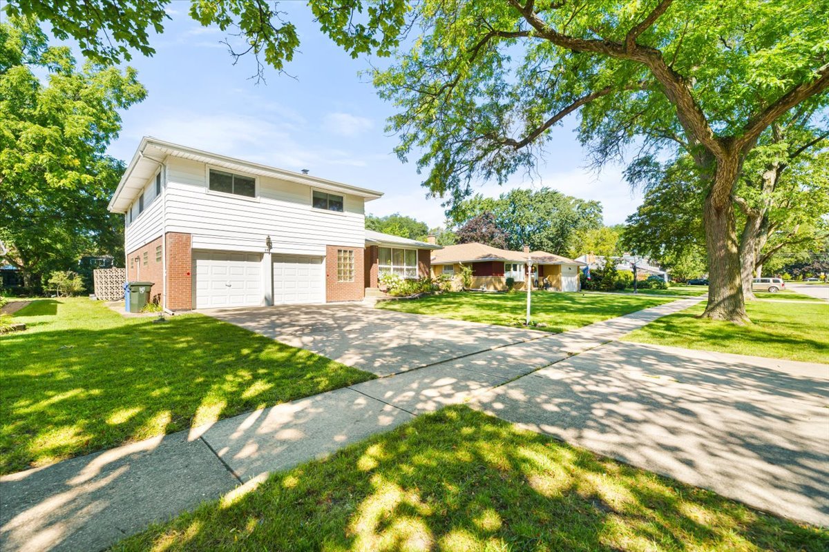 300 S We Go Trail, Mount Prospect, IL 60056
