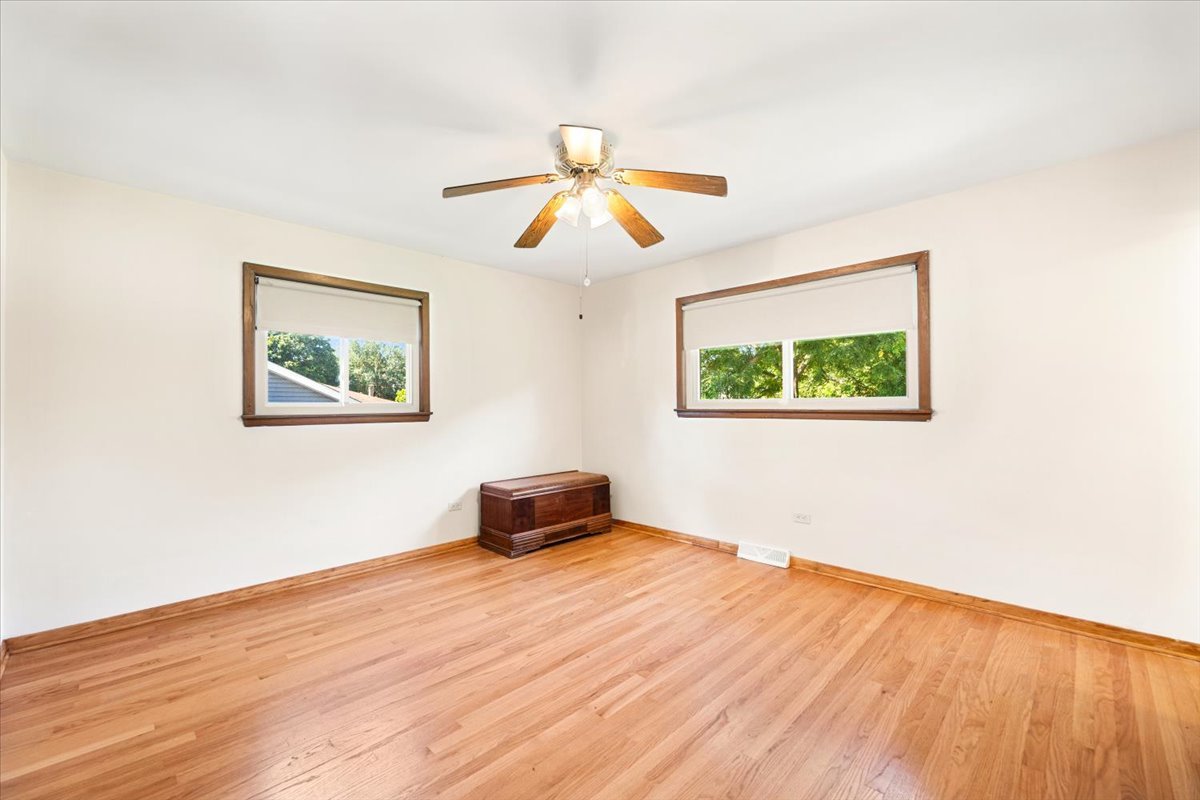 300 S We Go Trail, Mount Prospect, IL 60056