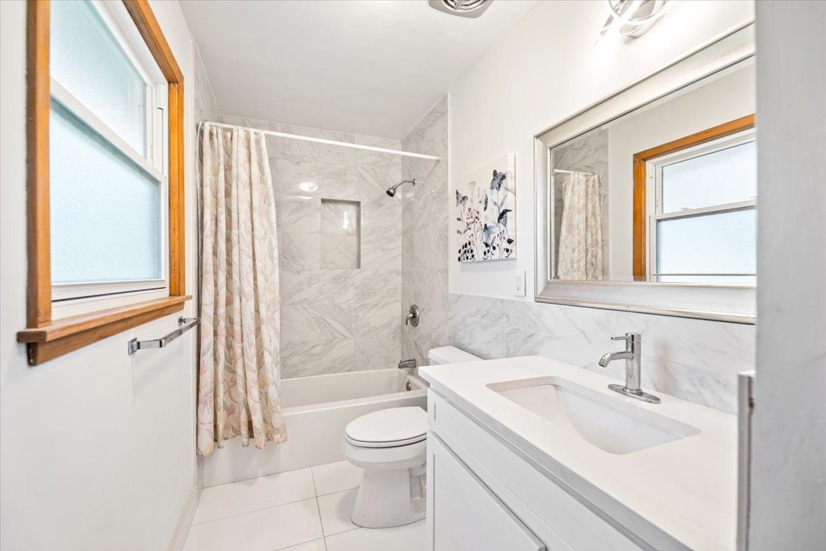 300 S We Go Trail, Mount Prospect, IL 60056