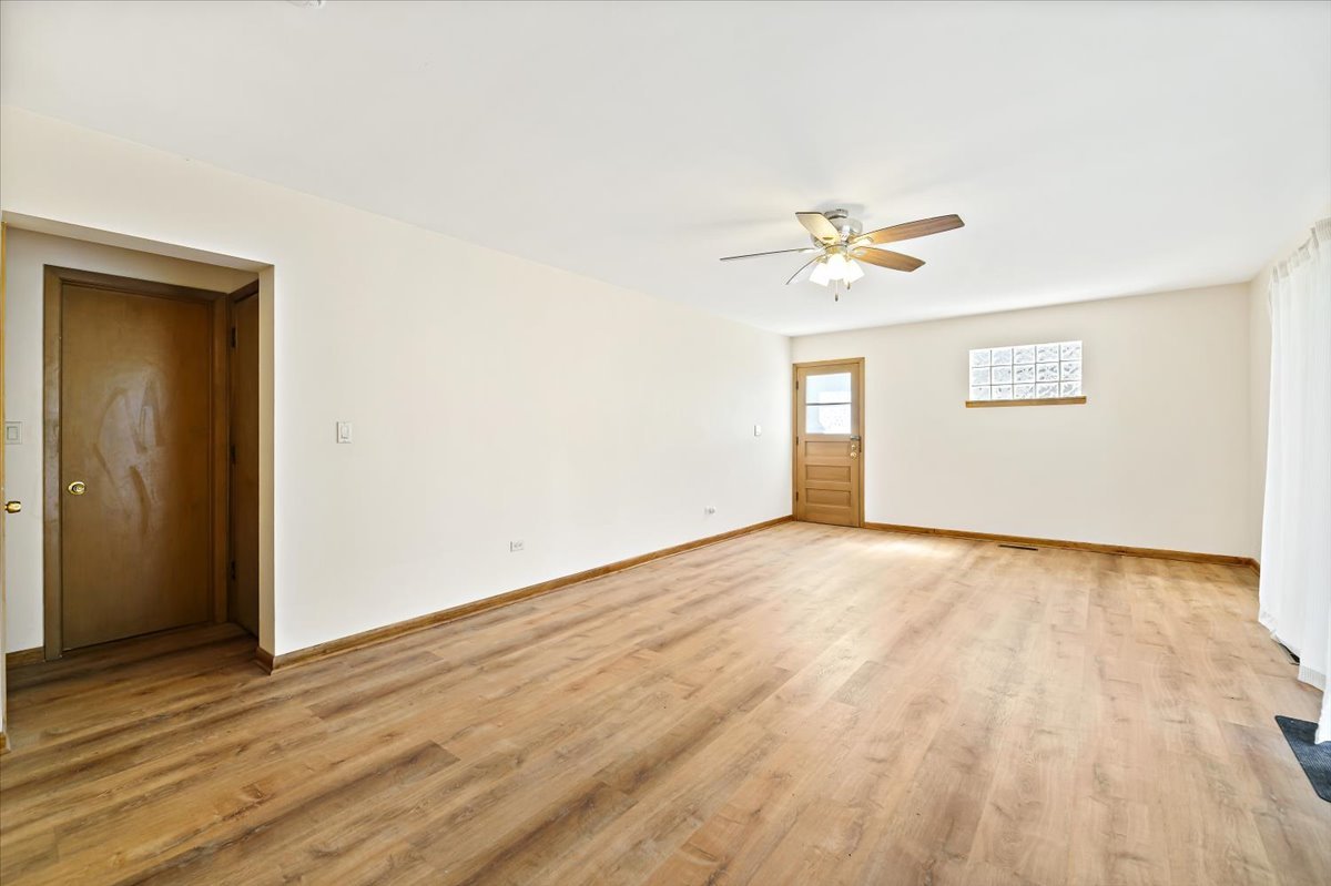 300 S We Go Trail, Mount Prospect, IL 60056