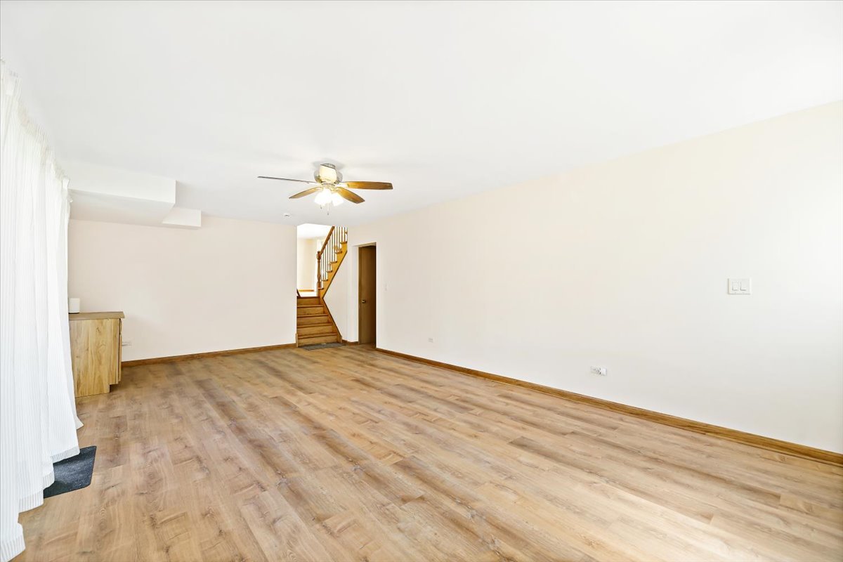 300 S We Go Trail, Mount Prospect, IL 60056